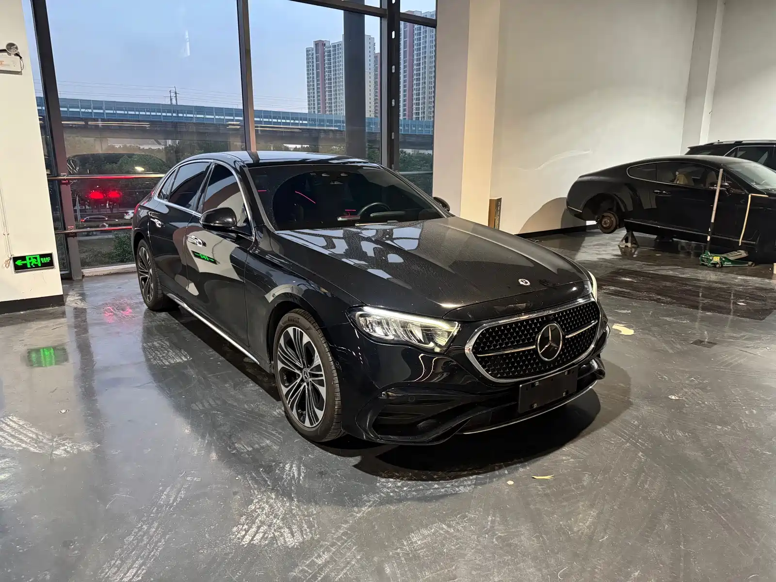 Photo 3 - Mercedes-Benz E-Class