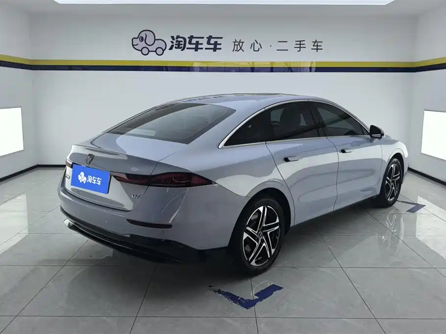 ROEWE D7