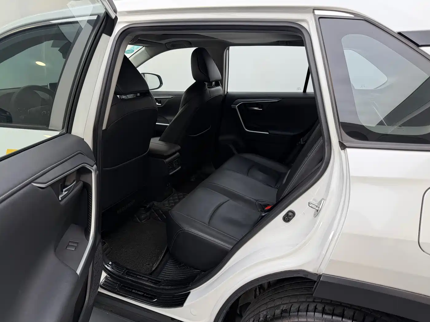 Toyota Wildlander 2020 2.0L CVT 2WD Luxury Edition фото 14