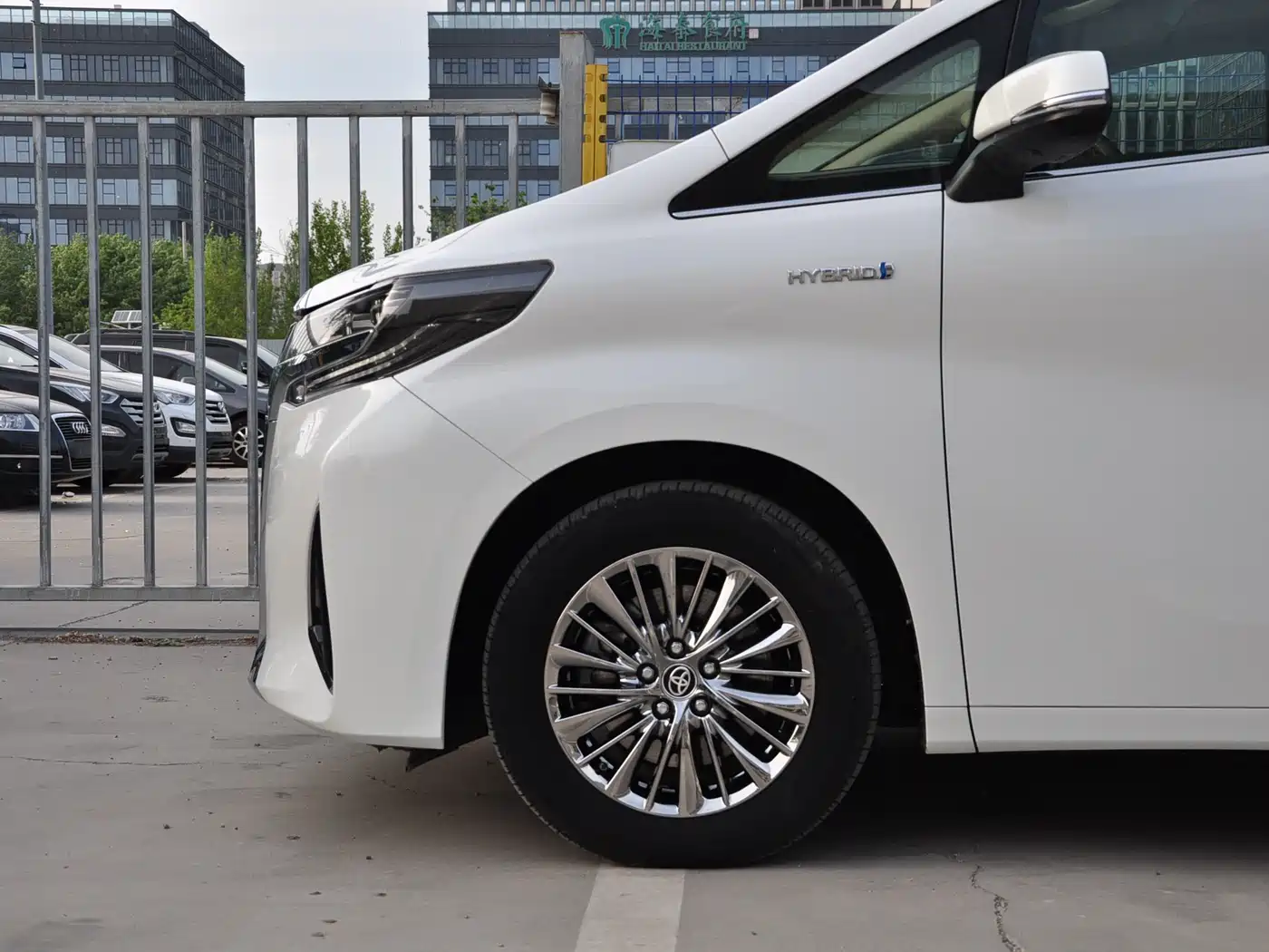 Toyota Alphard 2021 Hybrid 2.5L Premium фото 6
