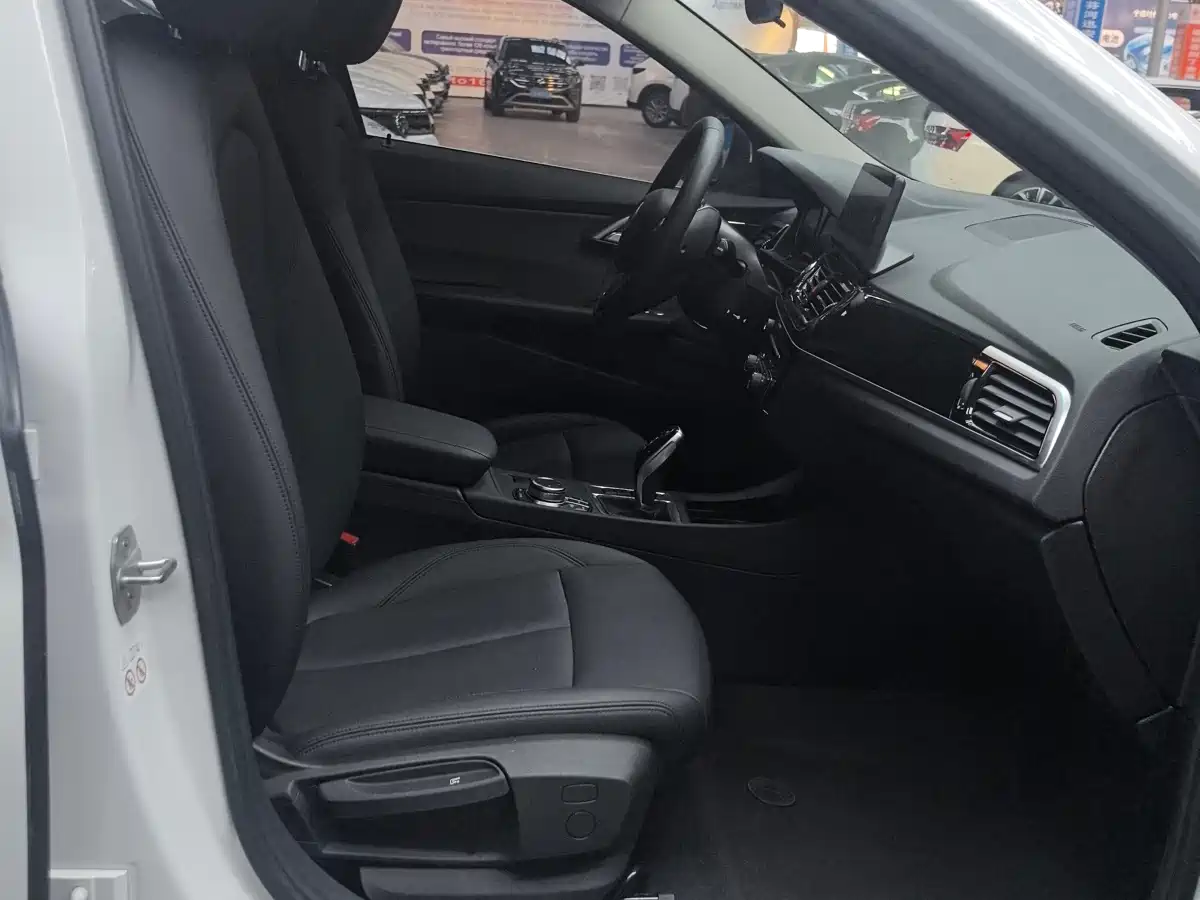 BMW 1 Series 2023 120i M Sport фото 19