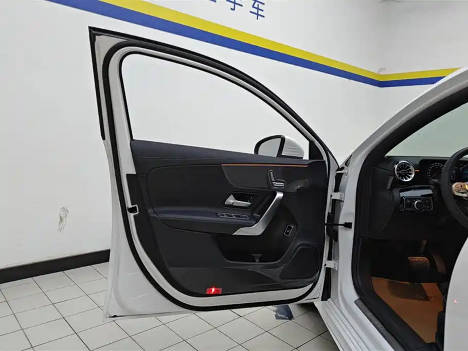 Mercedes-Benz A-Class 2022 Facelift III A 200 L Sport Sedan Fashion фото 7