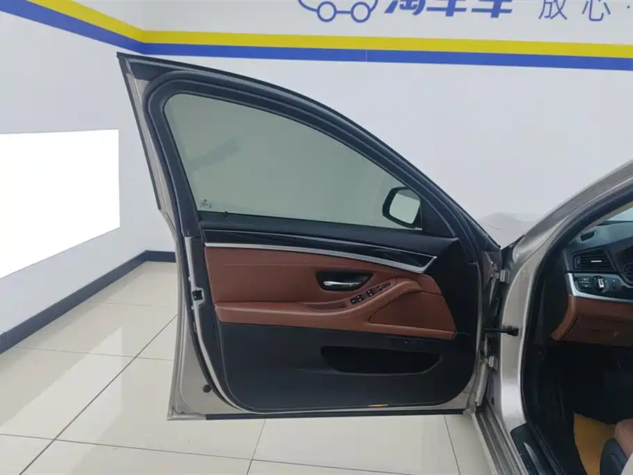 BMW 5 Series 2014 520Li Elegance фото 7
