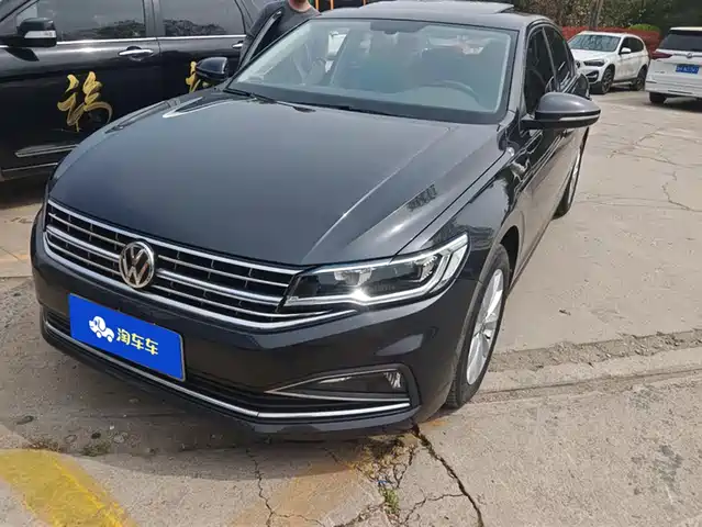 VOLKSWAGEN BORA