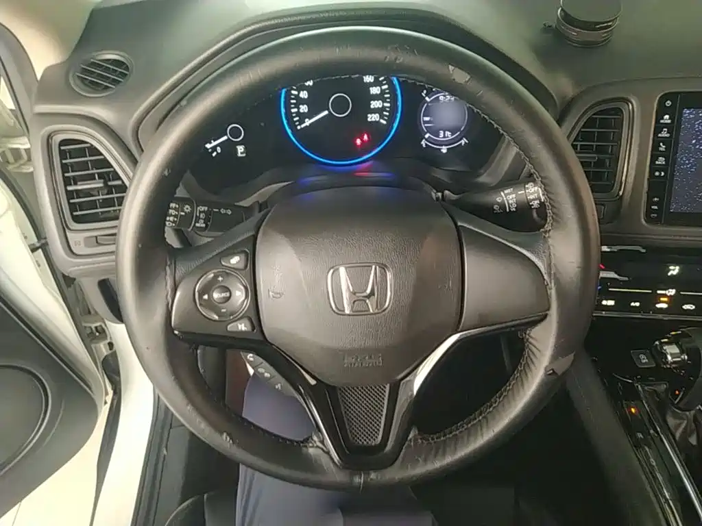 Фото 11 - Honda Vezel