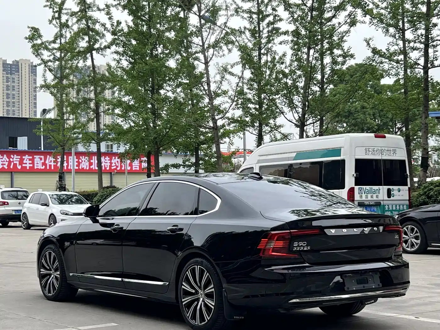 VOLVO S90