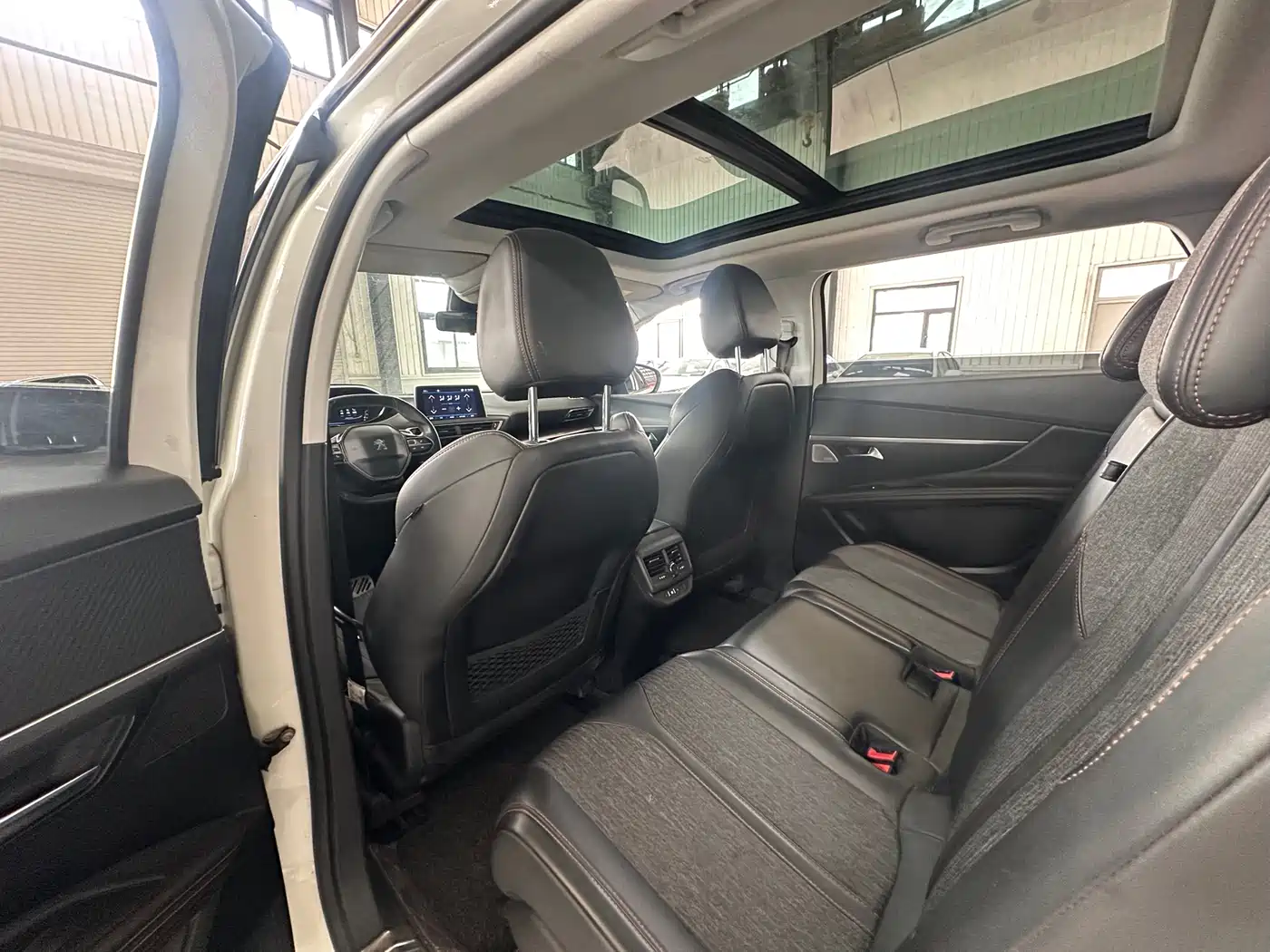 Peugeot 5008 2017 350THP 7-Seater Unlimited Edition фото 9