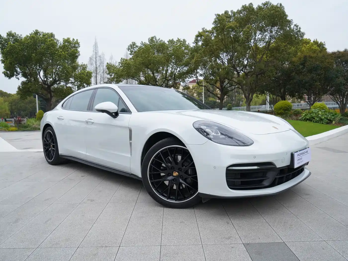 PORSCHE PANAMERA