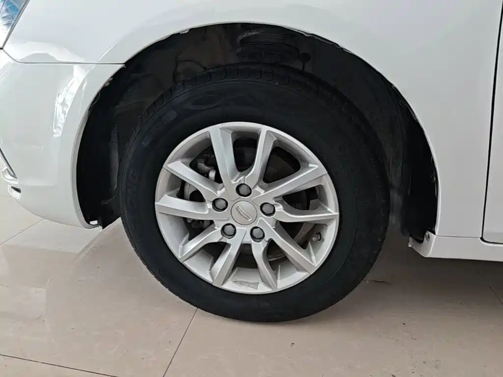 Фото 23 - Geely Emgrand