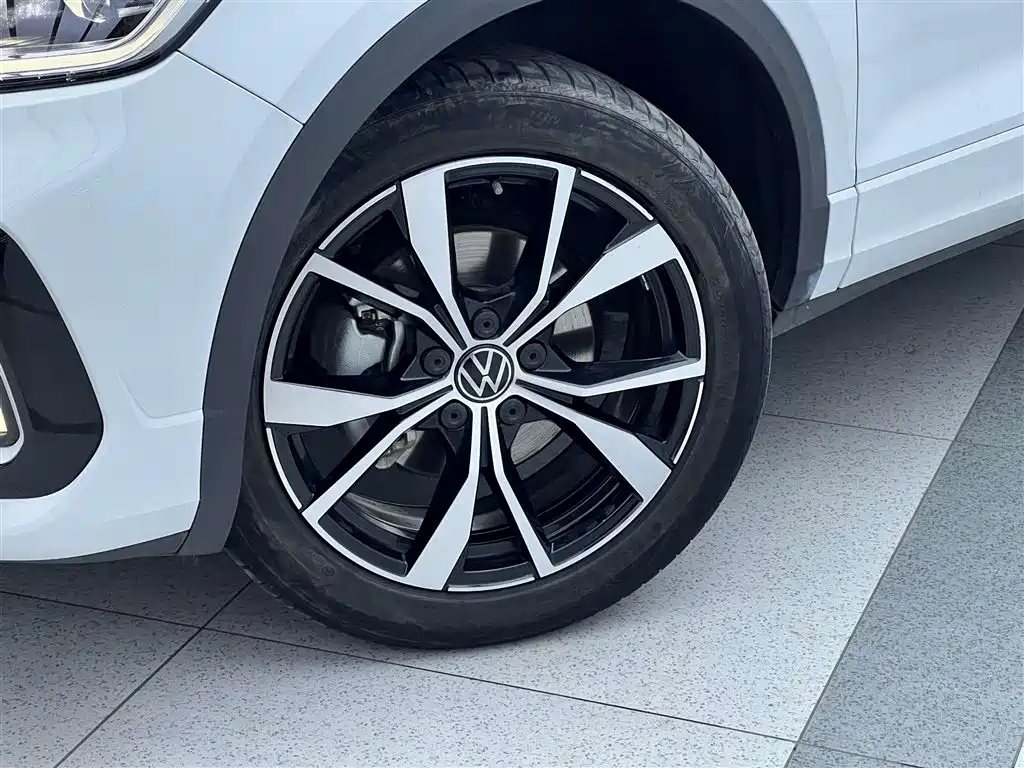 VOLKSWAGEN T-ROC EXPLORING SONGS
