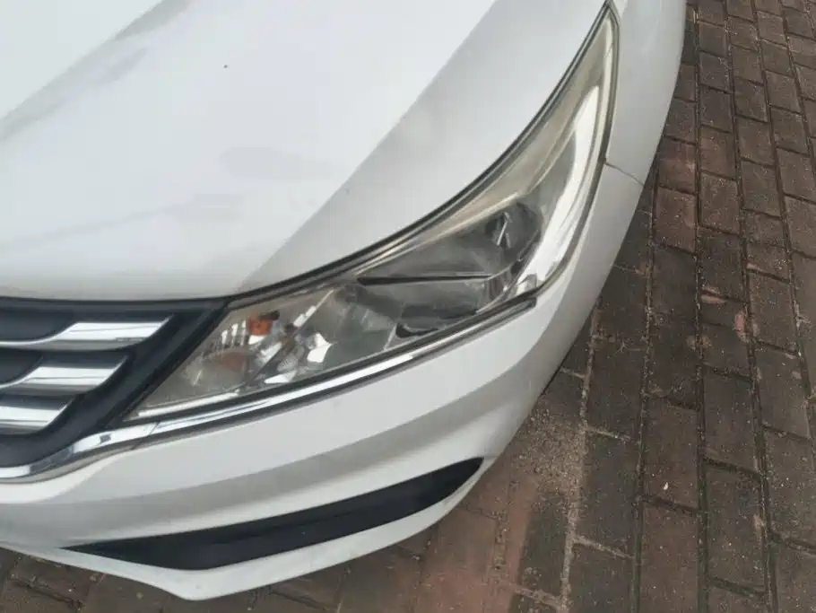 Photo 5 - Baojun 310