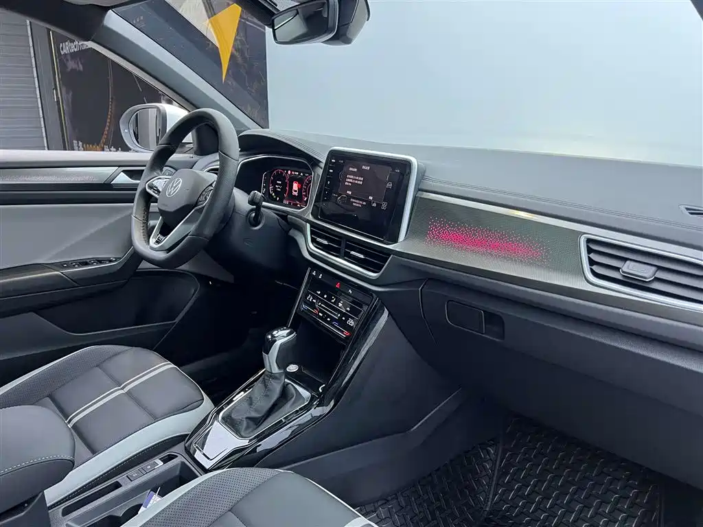 VOLKSWAGEN T-ROC EXPLORING SONGS