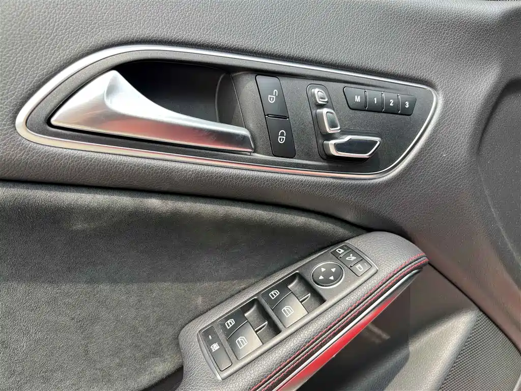 Mercedes-Benz CLA (Import) 2018 CLA 220 4MATIC фото 28
