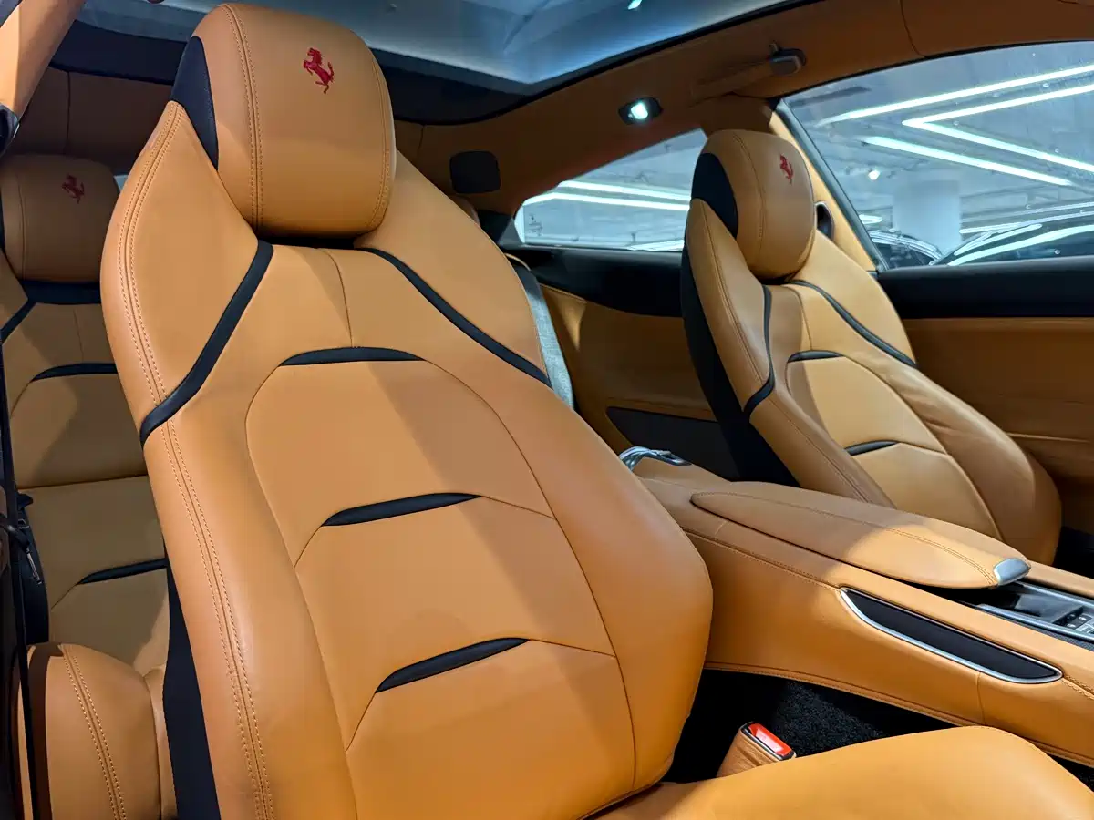 Ferrari GTC4Lusso 2017 3.9T V8 фото 11