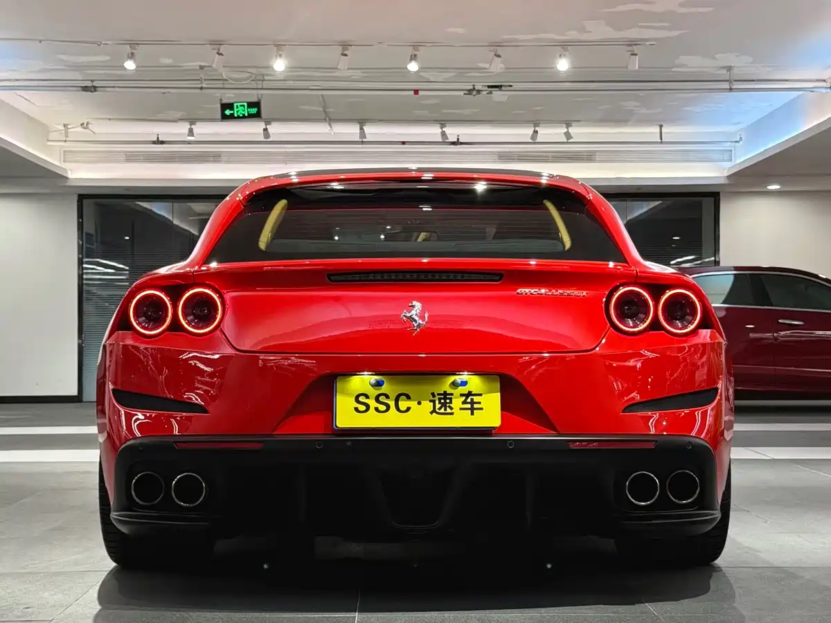 Ferrari GTC4Lusso 2017 3.9T V8 фото 5