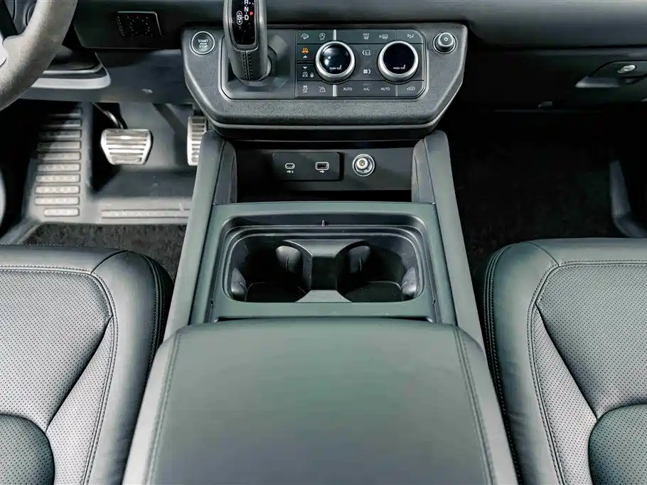 Land Rover Defender 2023 Facelift 110 5.0T V8 фото 17
