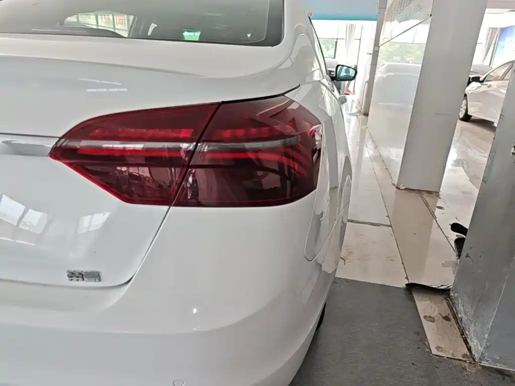 Фото 8 - Geely Emgrand
