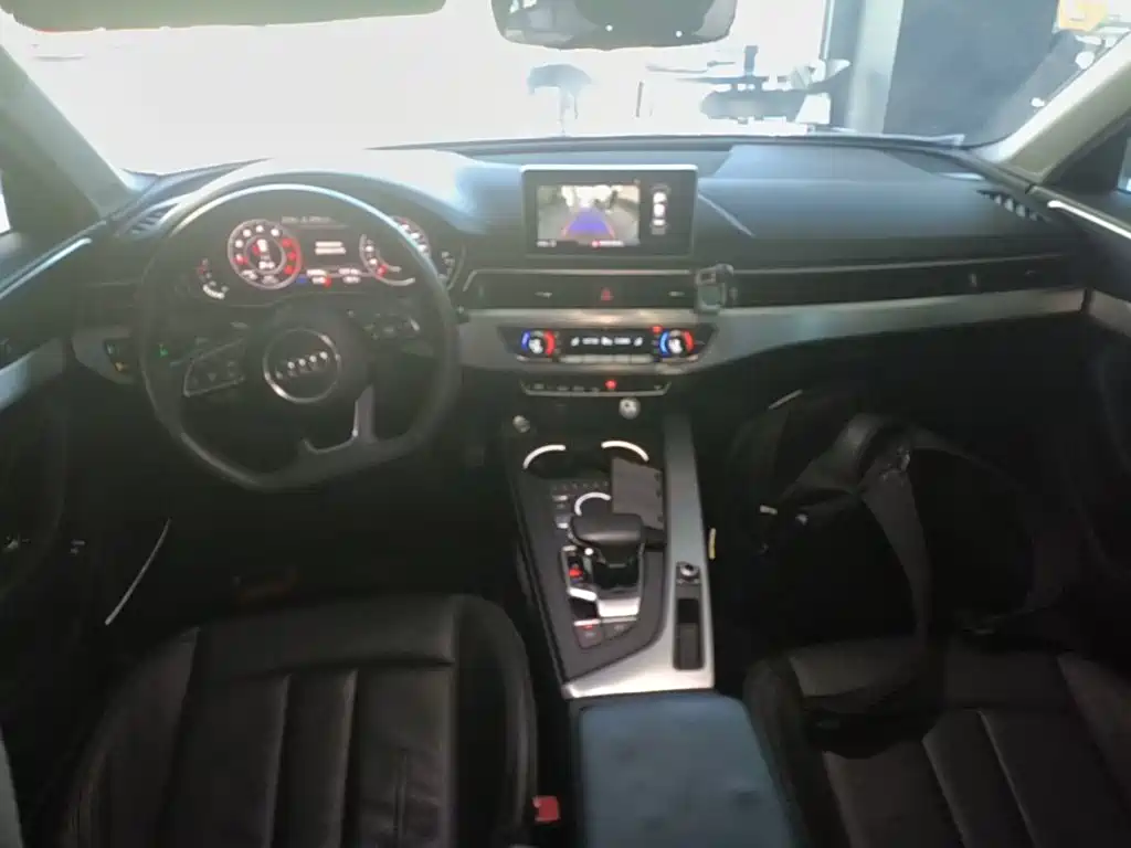 Photo 10 - Audi A4L