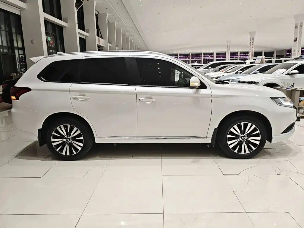 Mitsubishi Outlander 2023 2021 2.0L 2WD Yaodong Edition 5-seater