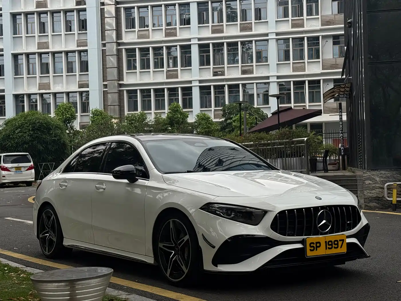 Mercedes-Benz A-Class AMG 2024 AMG A 35 L 4MATIC фото 3