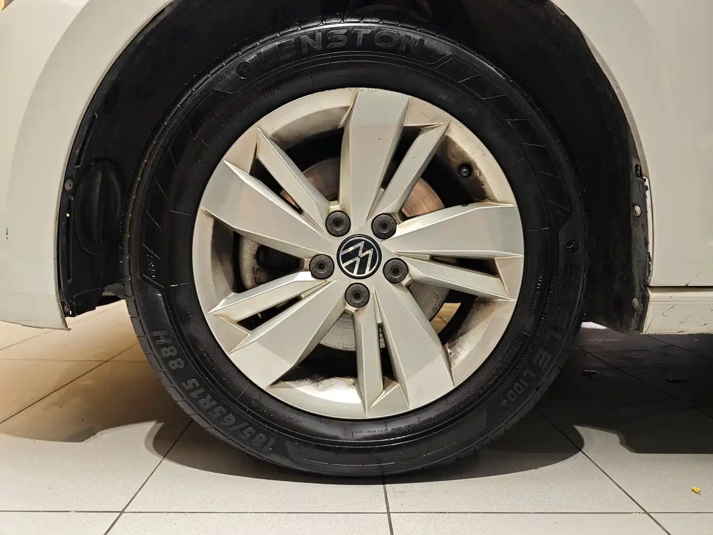 VOLKSWAGEN POLO