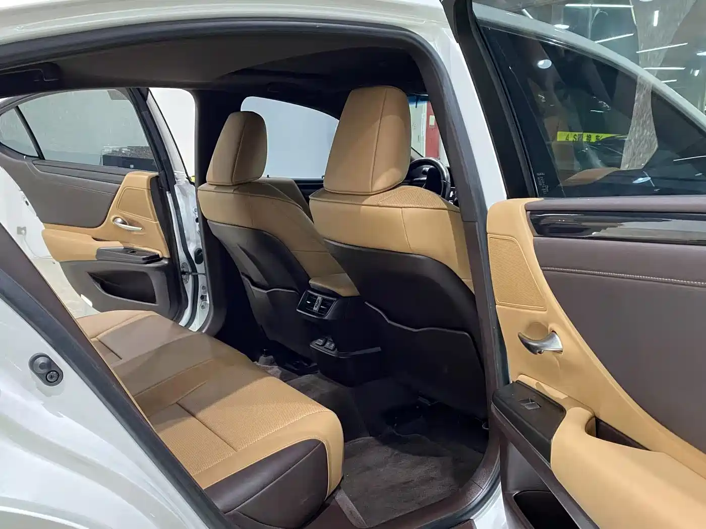 Lexus ES 2020 200 Excellence фото 14