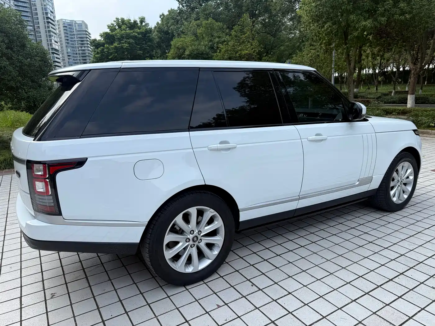 Photo 5 - Land Rover Range Rover