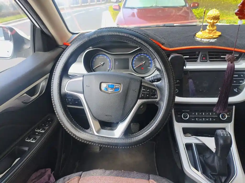 Фото 3 - Geely Vision