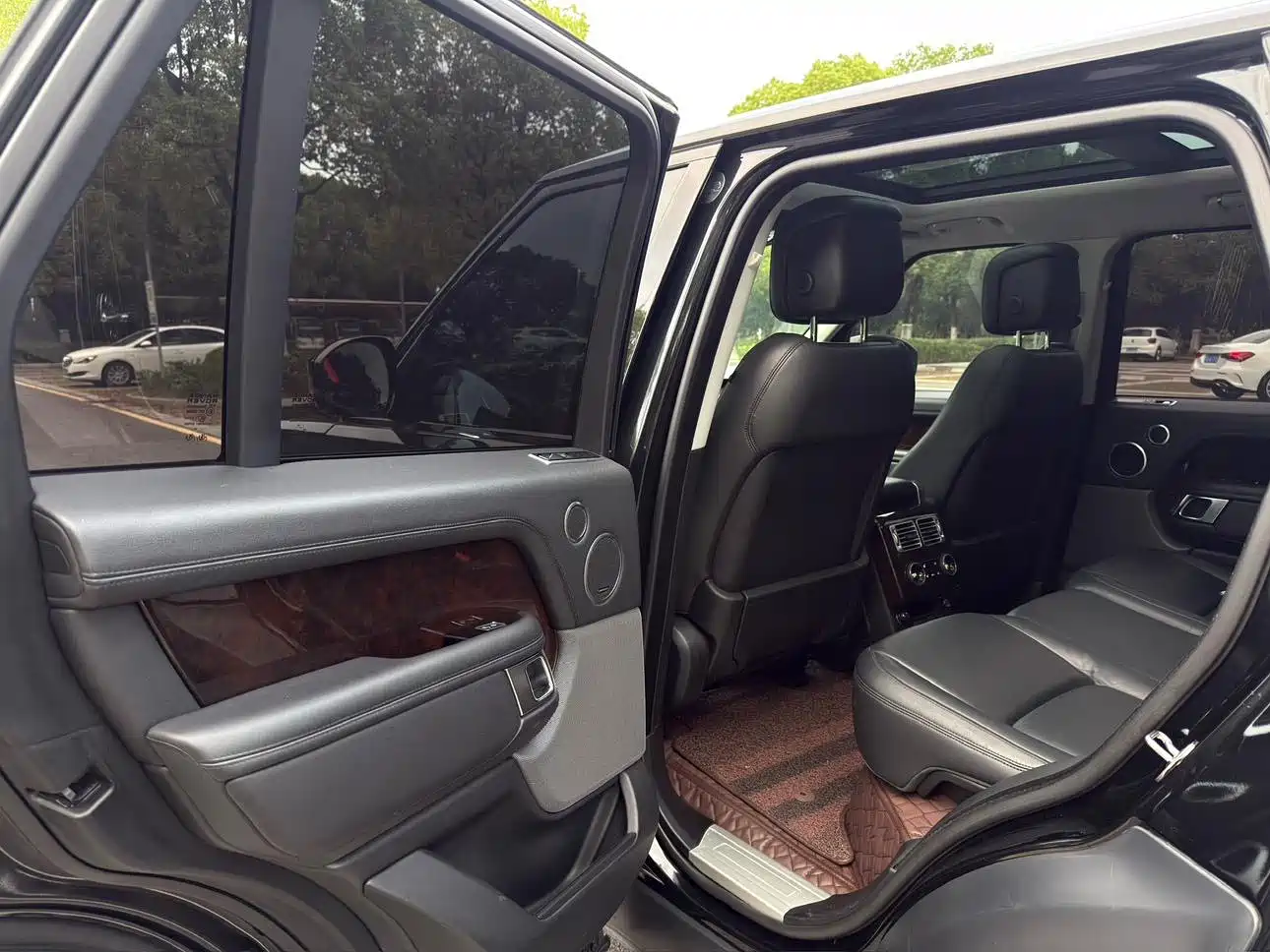 Photo 16 - Land Rover Range Rover