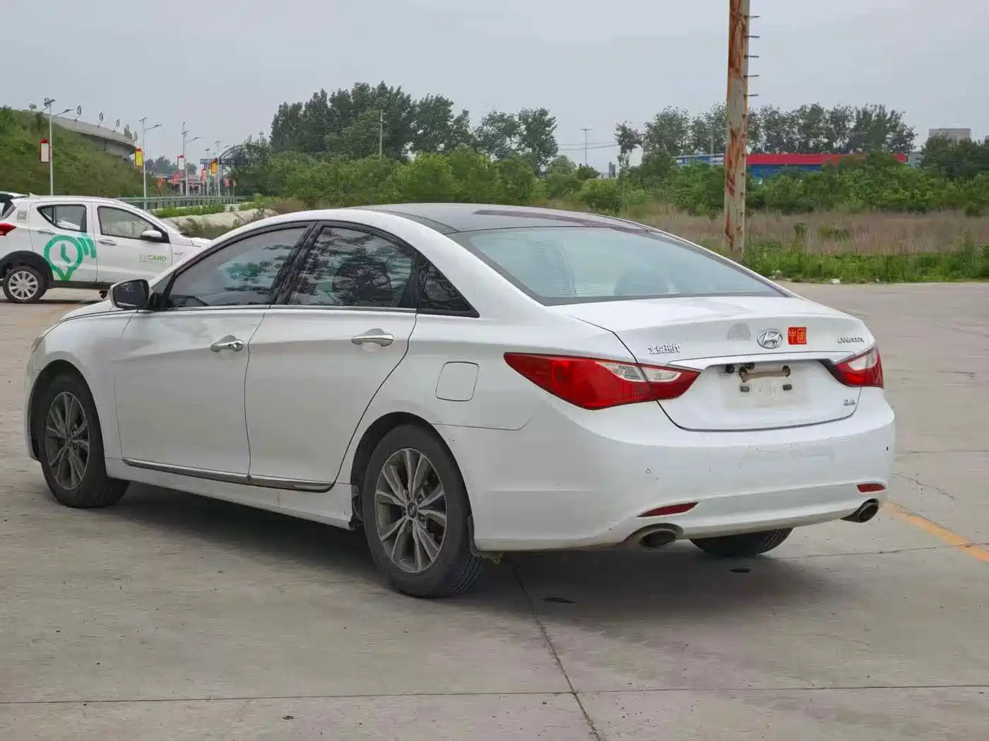 Photo 3 - Hyundai Sonata