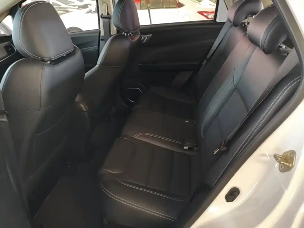 Фото 17 - Geely Vision X3