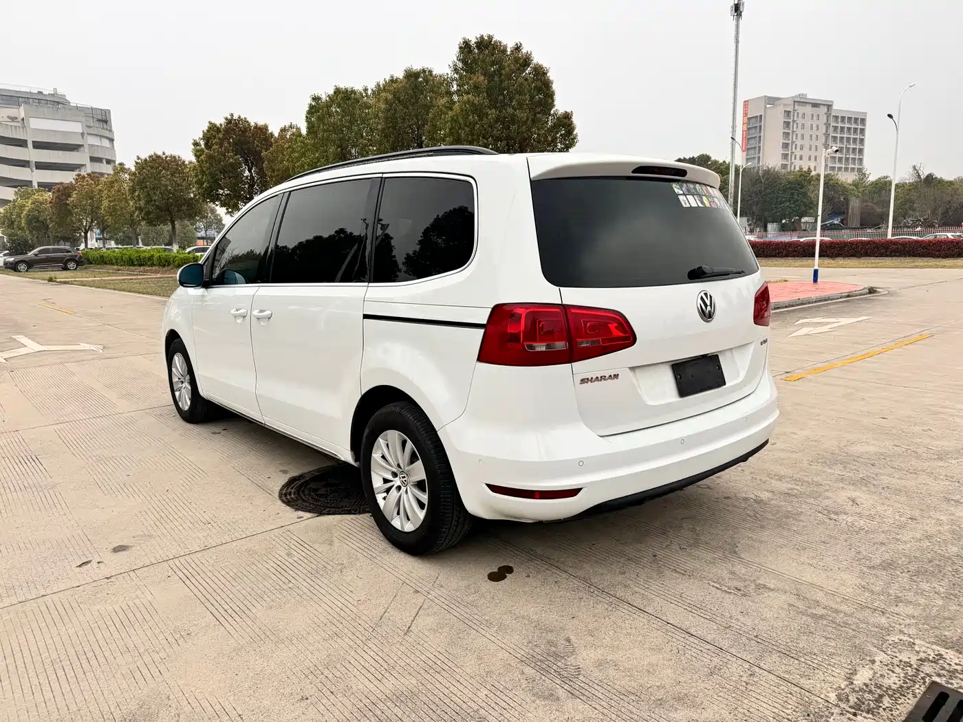 Volkswagen Sharan 2015 1.8TSI Comfort фото 24