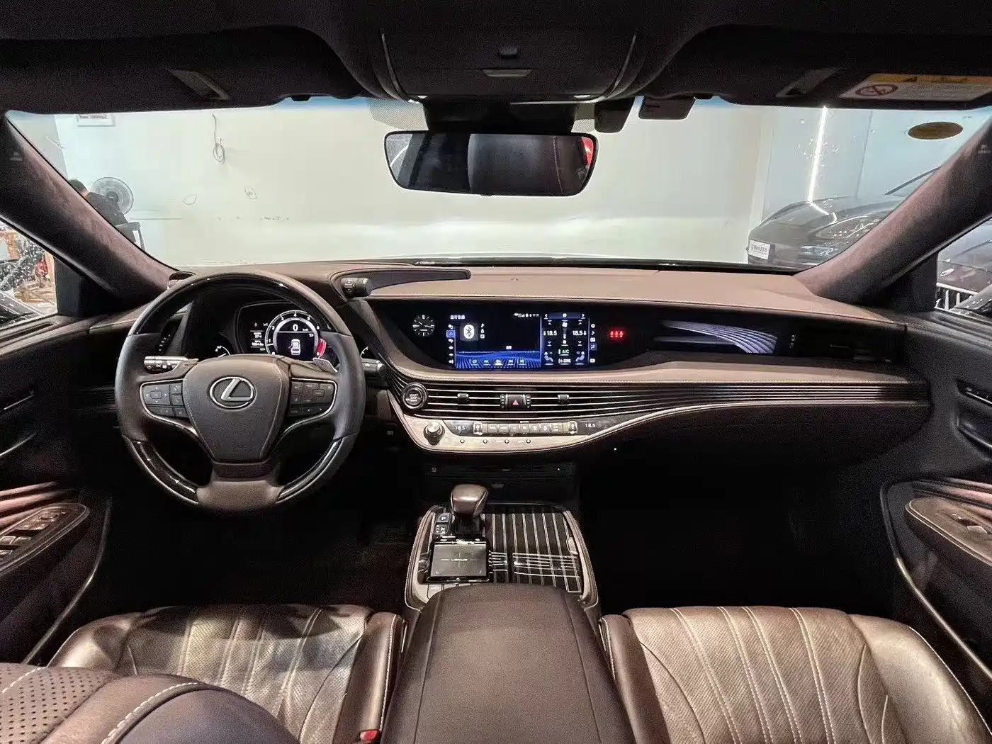 Фото 5 - Lexus LS