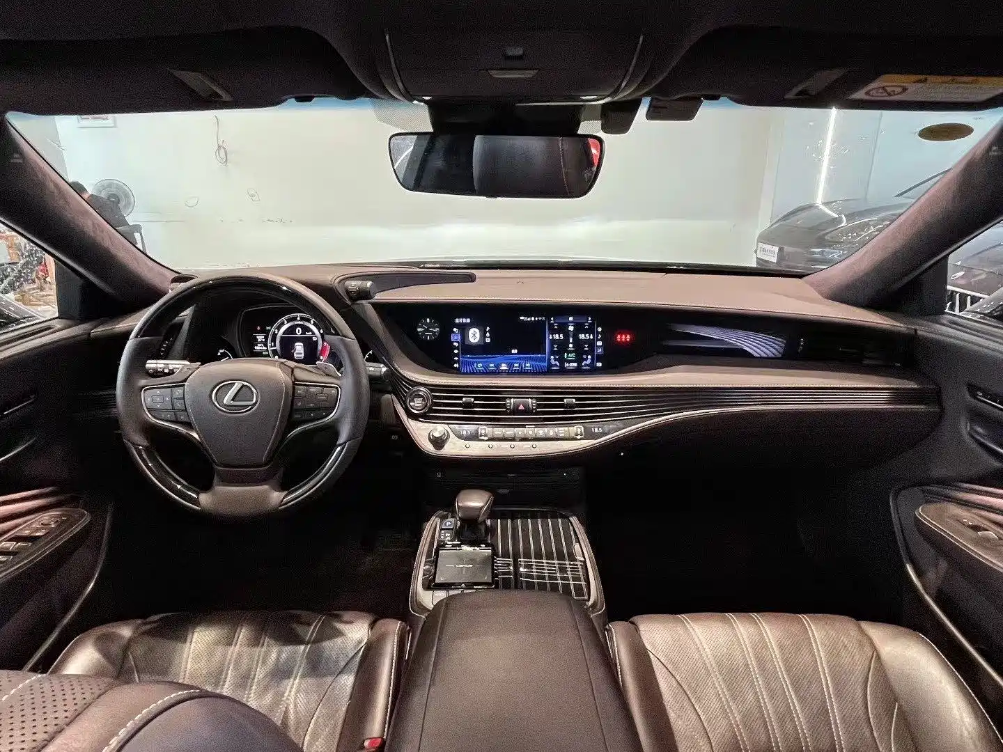 Фото 5 - Lexus LS