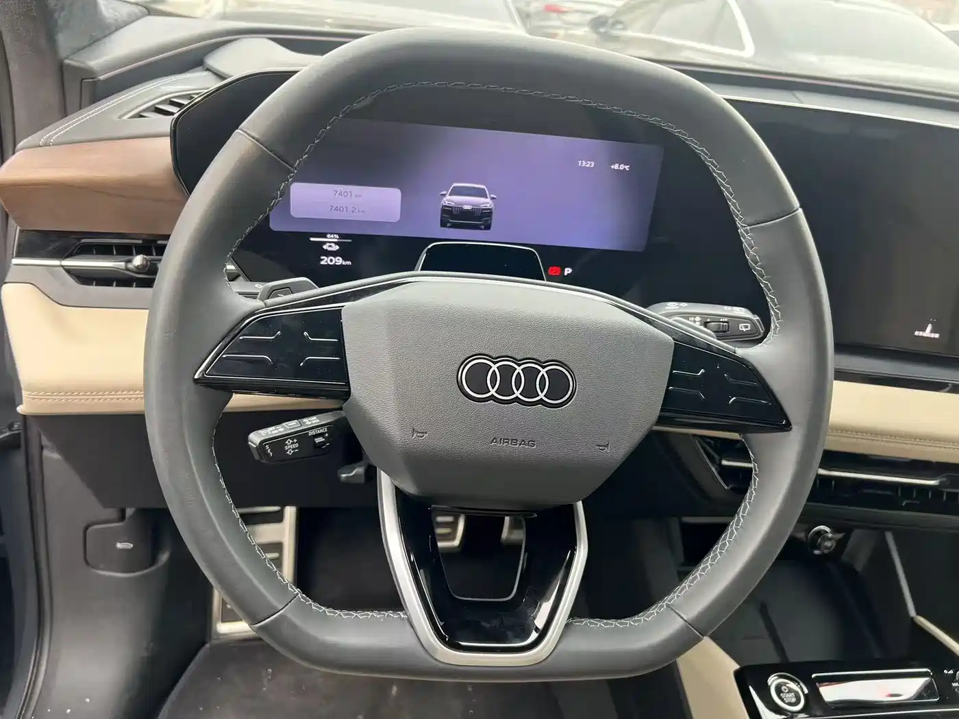 AUDI Q6L E TRON