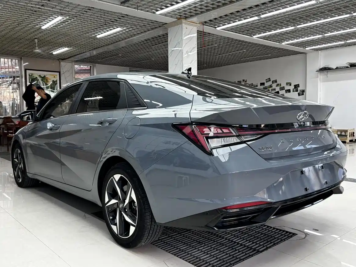 HYUNDAI ELANTRA