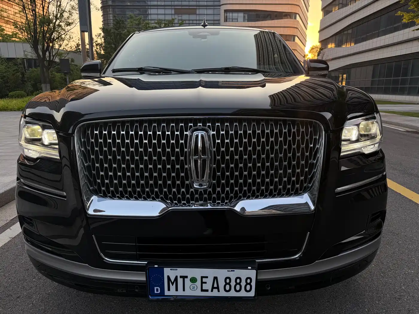 LINCOLN NAVIGATOR