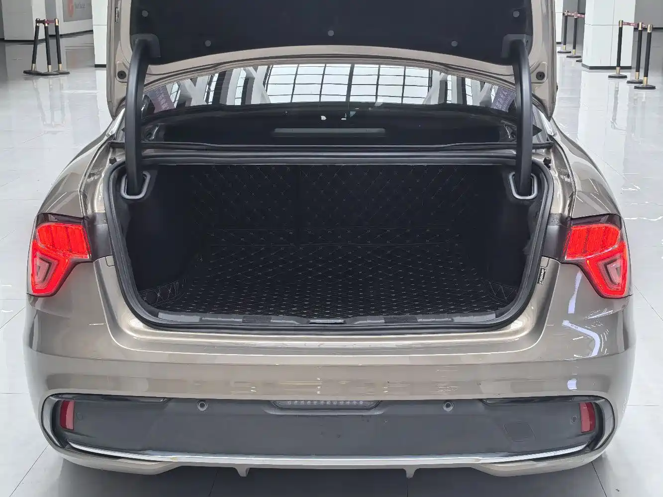 Lynk & Co 03 2018 1.5TD DCT Standard (China V) фото 8
