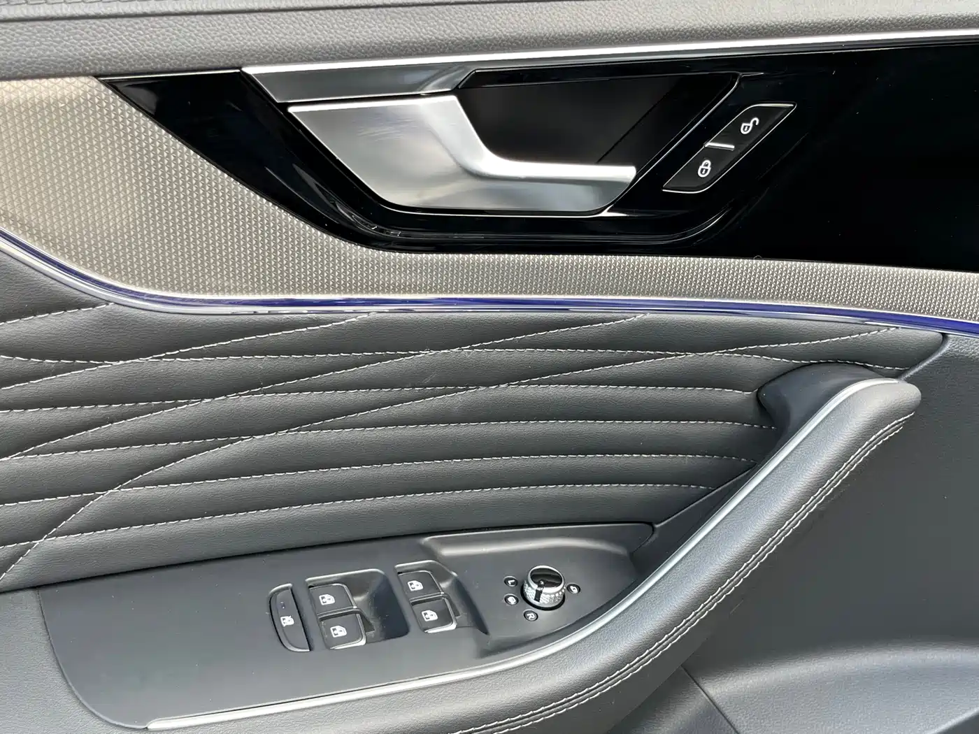 Hongqi HS5 2022 Facelift 2.0T Smart Flag Enjoyment AWD Edition фото 18