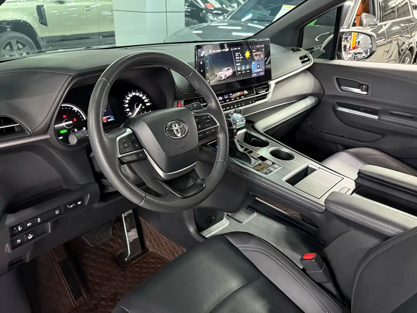 Toyota Sienna 2024 2.5L Hybrid 4WD Premium Edition фото 9