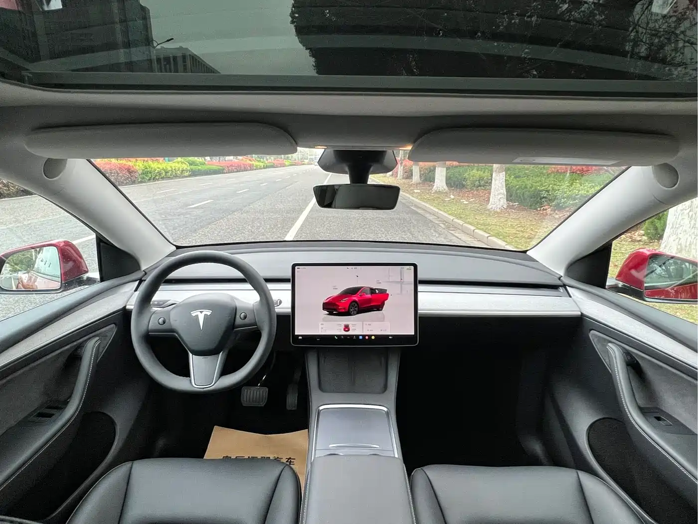 TESLA MODEL Y