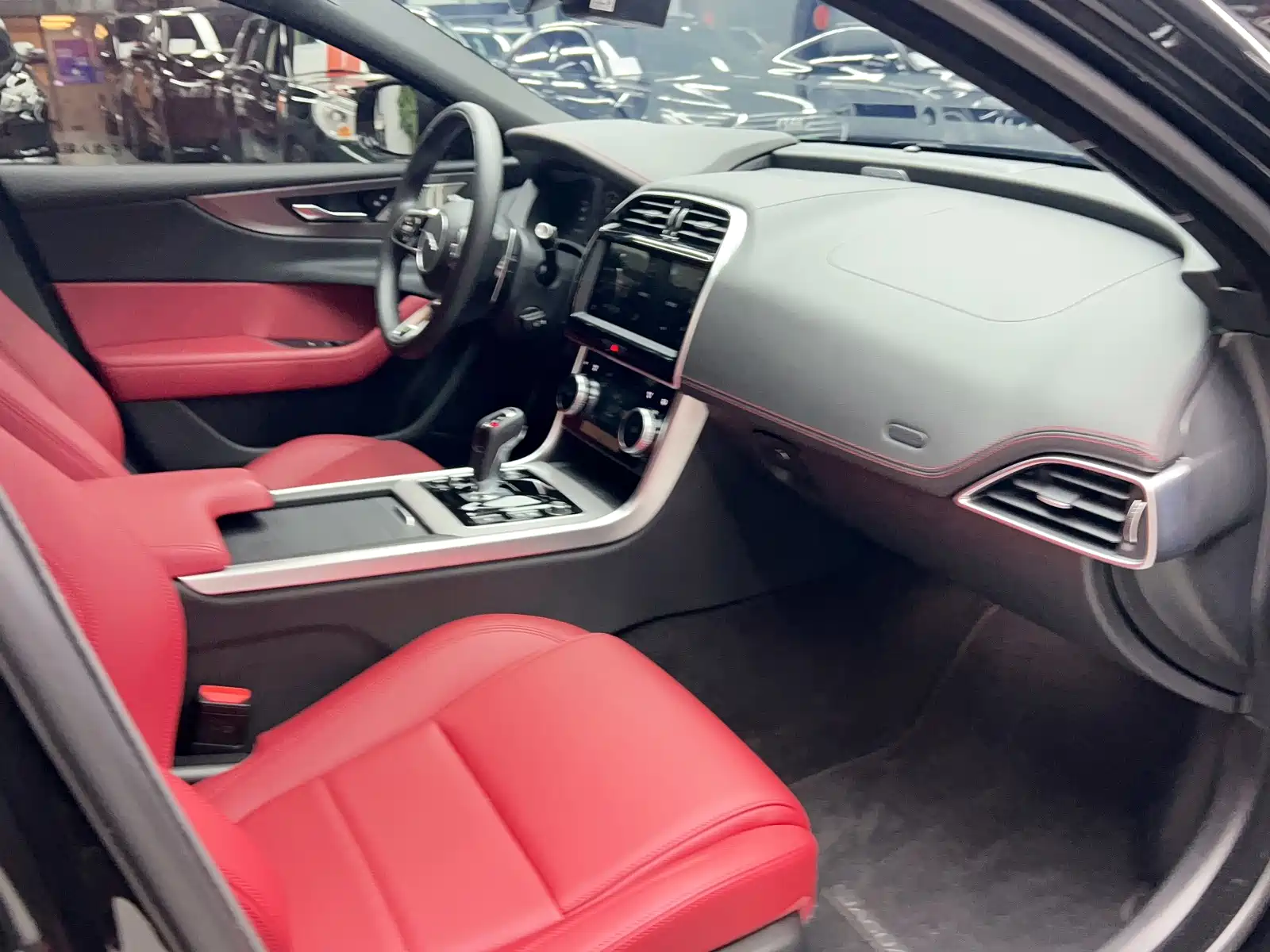 Photo 24 - Jaguar XEL