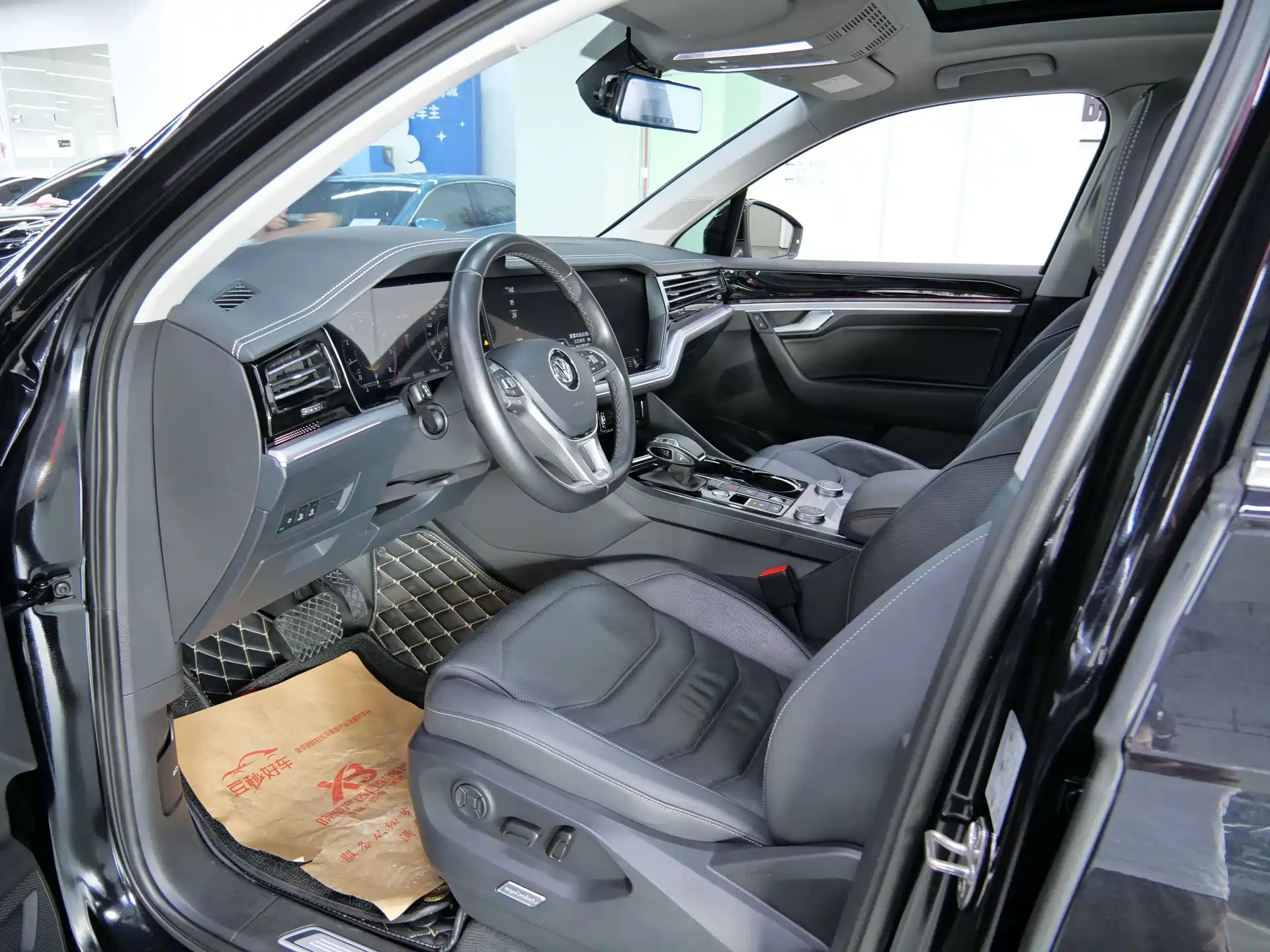 Фото 7 - Volkswagen Touareg