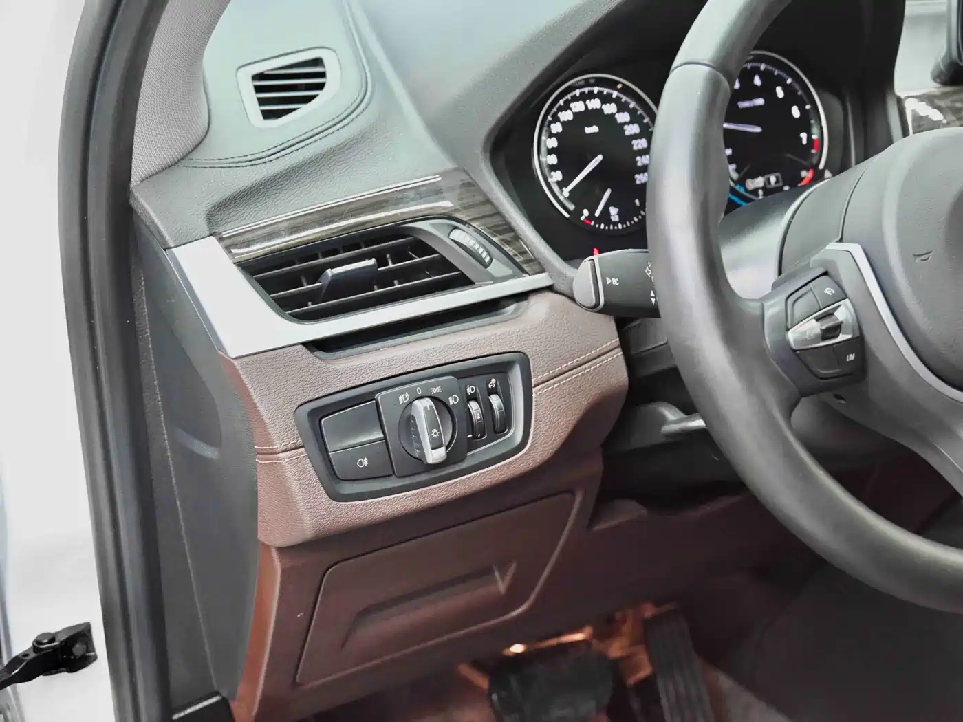 BMW X1 2022 xDrive25Li Premium фото 27