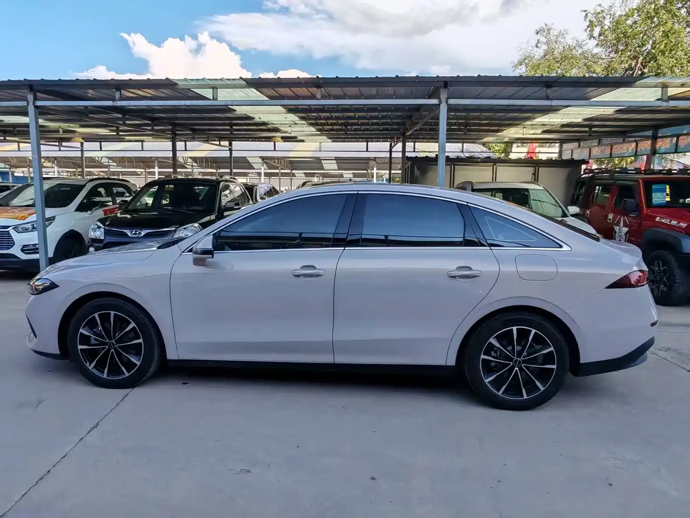 Roewe D7 2025 2023 DMH 125km Beyond Edition