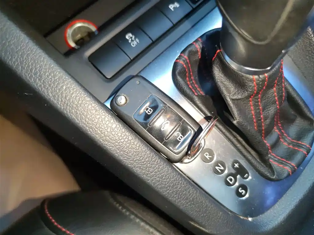Volkswagen Sagitar 2013 2.0TSI GLI фото 11