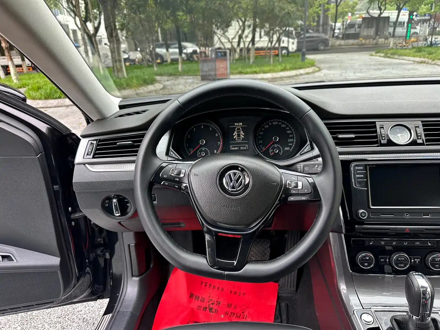 Volkswagen Passat 2017 330TSI DSG Prestige фото 17