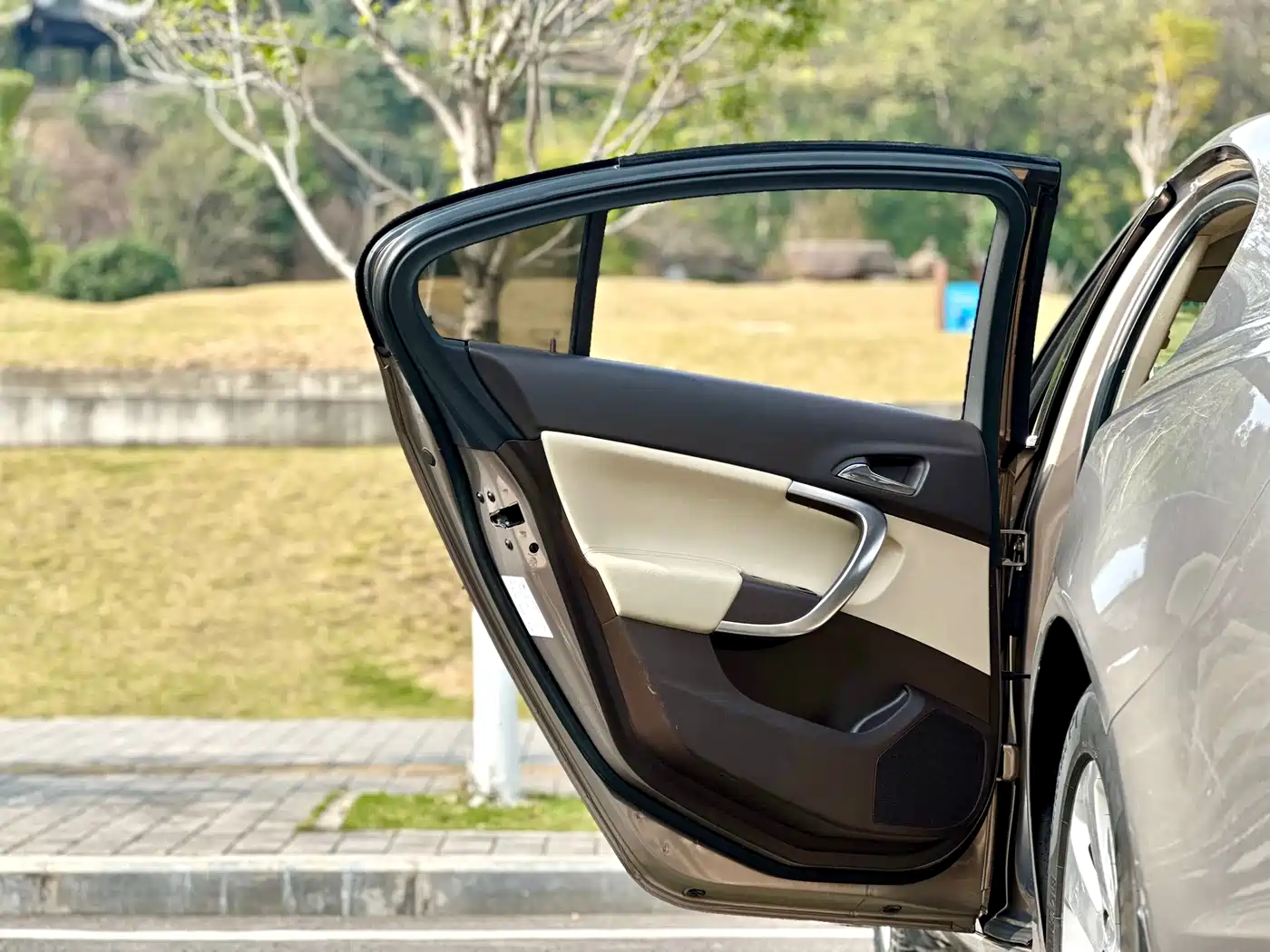 Buick Regal 2010 2.0L Expo Edition фото 34