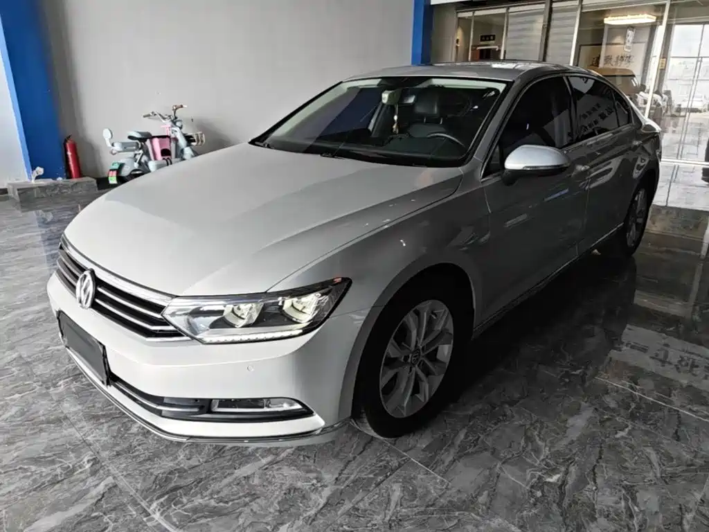 Photo 2 - Volkswagen Magotan