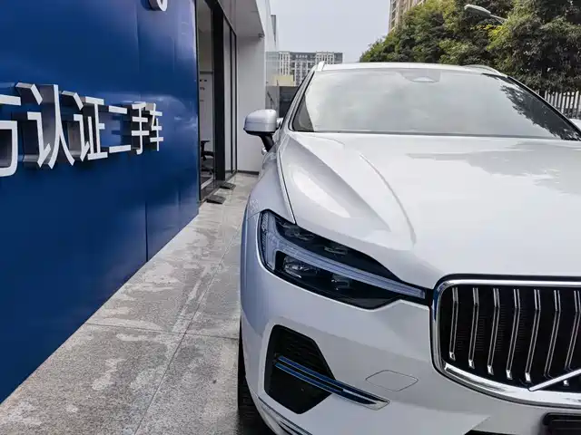 Volvo XC60 2024 B5 AWD Zhiyi Luxury Edition — фото 3